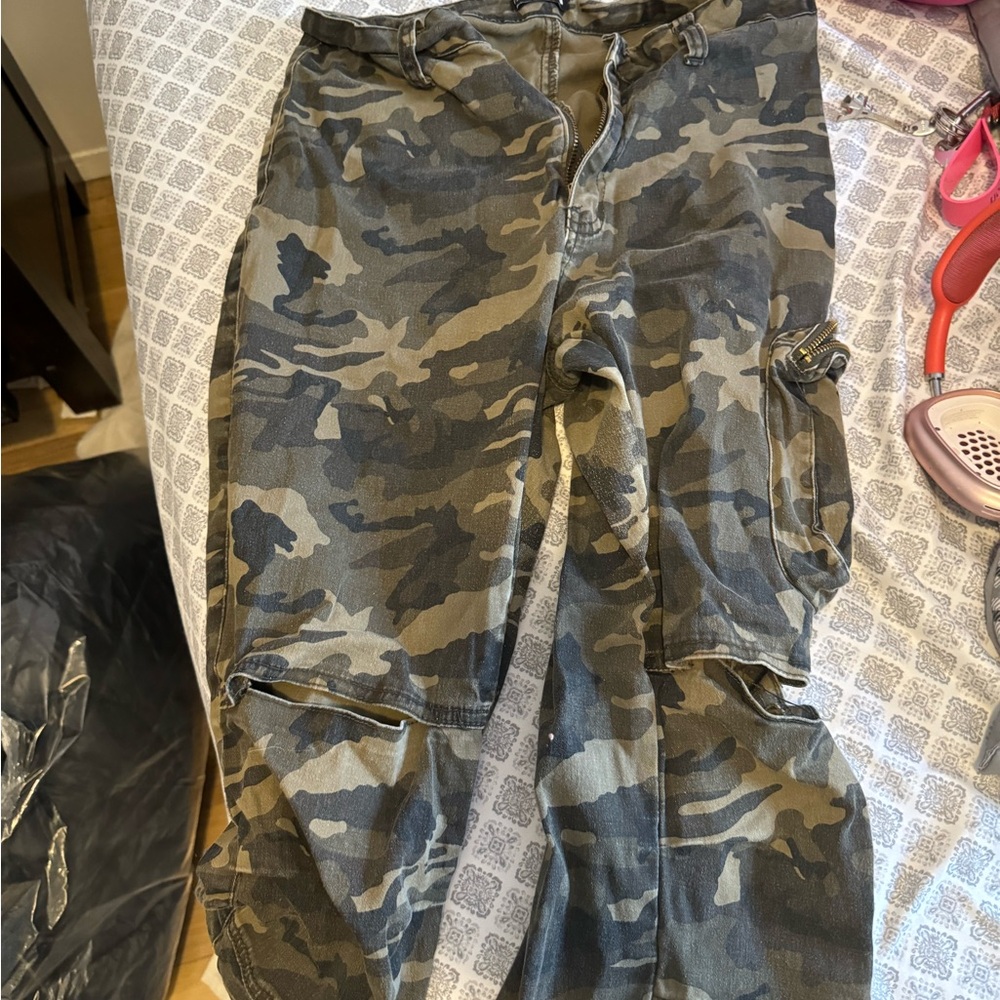 FASHION NOVA CARGO PANTS